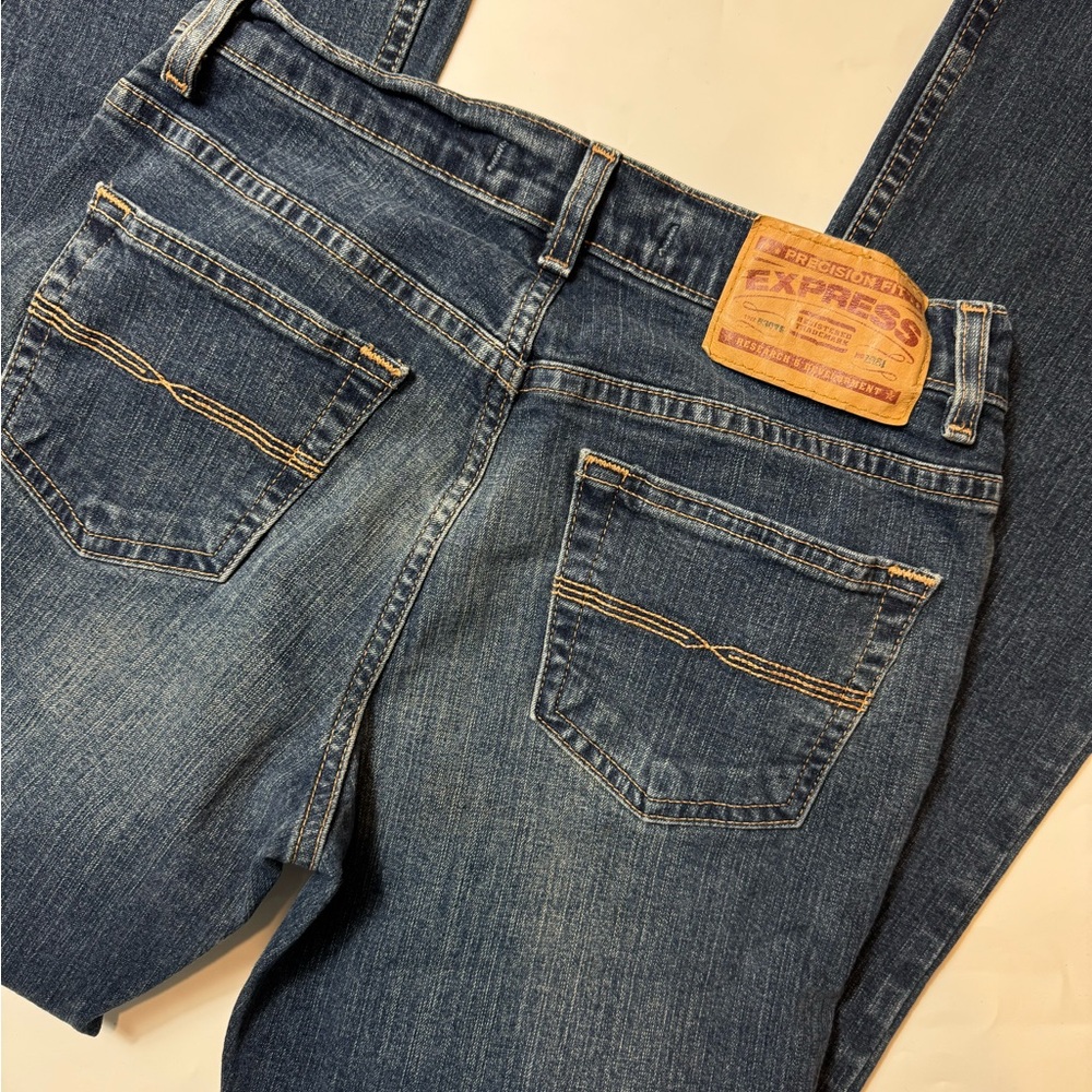Express Jeans Low Rise Flare Chelsea Wash Denim Size 4 - Picture 5 of 7